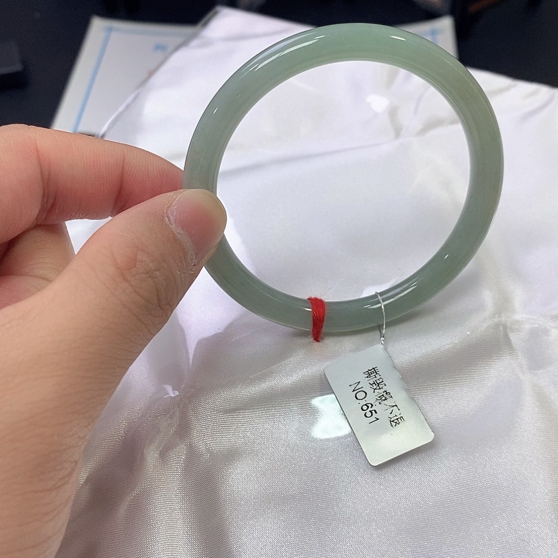 翡翠未镶嵌手镯（圆镯）