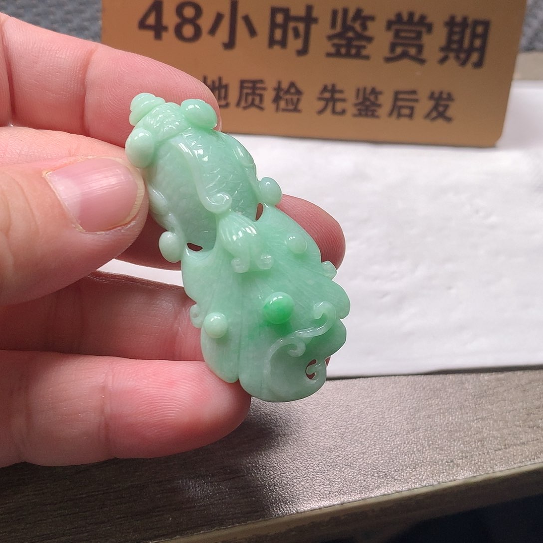 颈饰未镶嵌翡翠金鱼