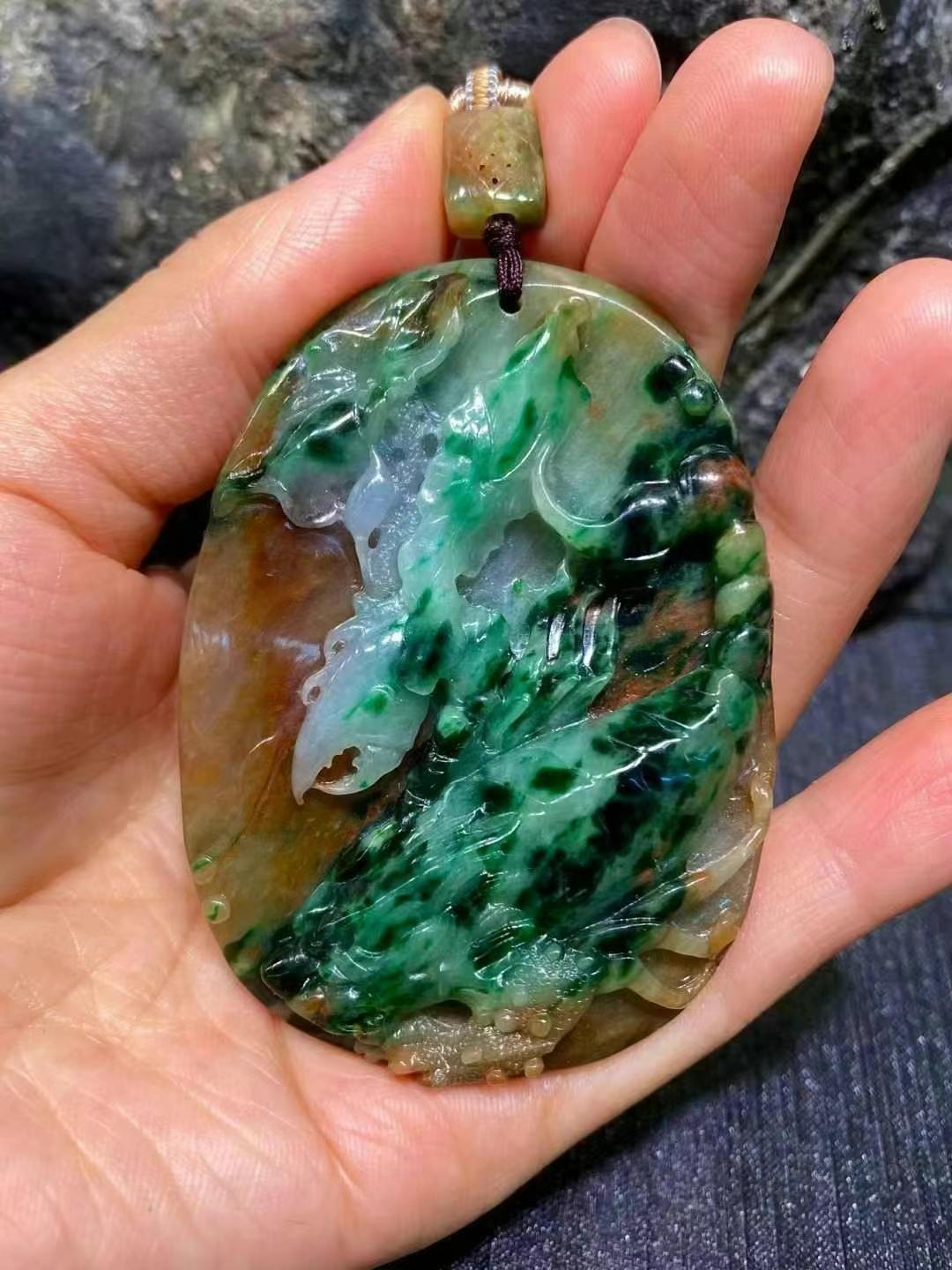 三彩翡翠独占鳌头吊坠