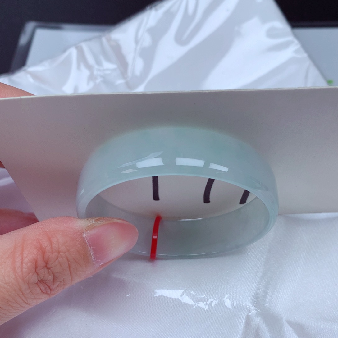 翡翠手镯未镶嵌翡翠