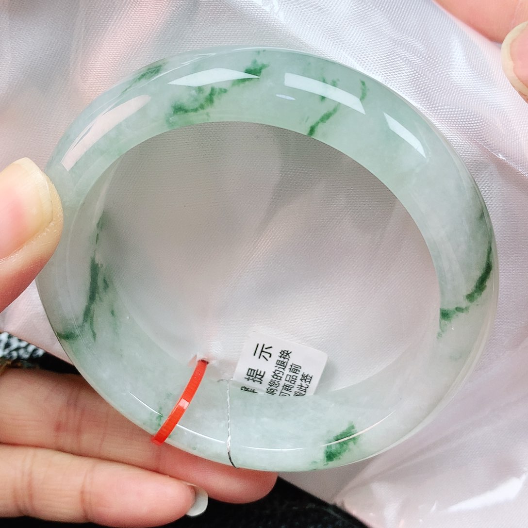 翡翠手镯未镶嵌58+轮胎
