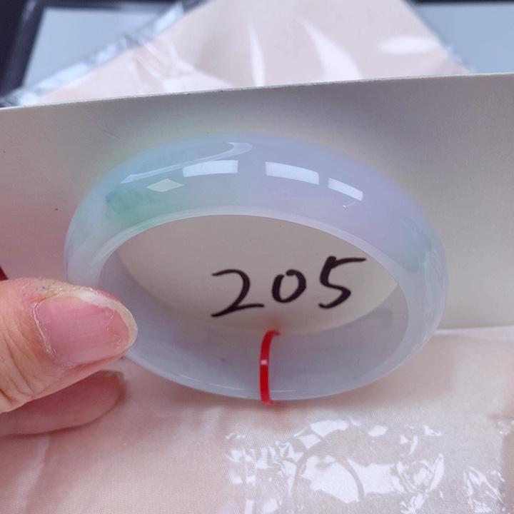 翡翠手镯未镶嵌翡翠