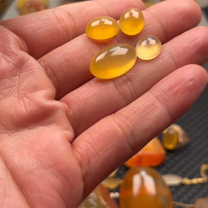 石英质玉颈饰未镶嵌缘*