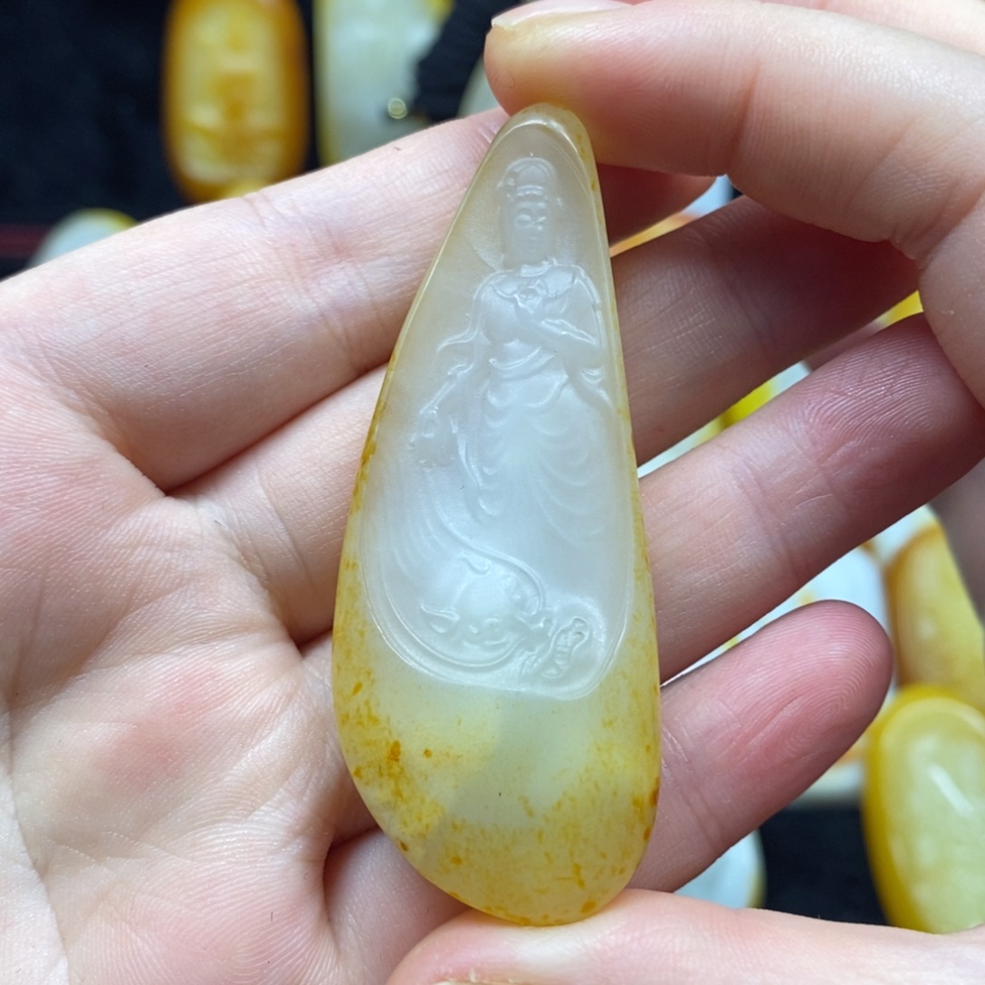 一***忧和田玉未镶嵌颈饰
