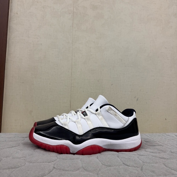 95新 AIR JORDAN 42.5码/aj11黑红康扣low/无原盒/