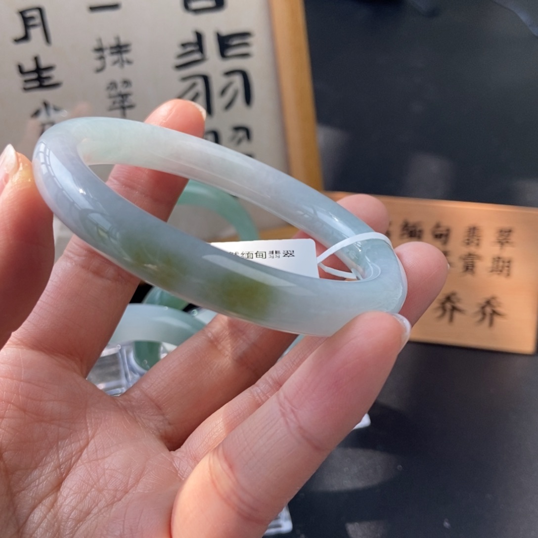 翡翠手镯未镶嵌幽*买断不退不换