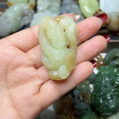 和田玉颈饰未镶嵌田****)