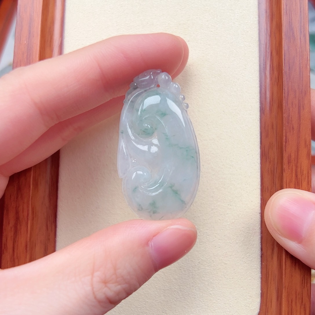 翡翠颈饰未镶嵌如意