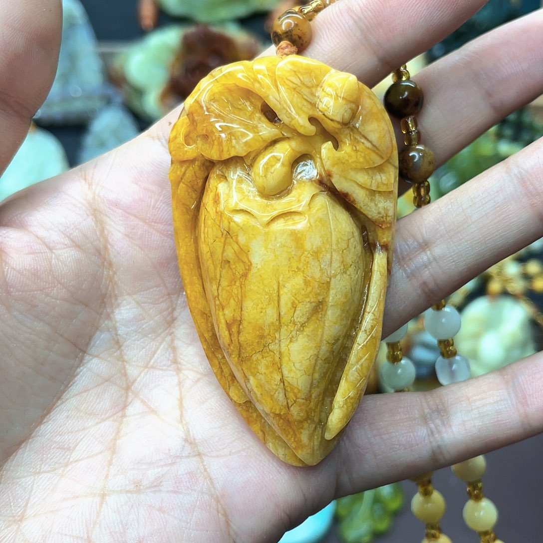 蛇纹石玉挂件未镶嵌