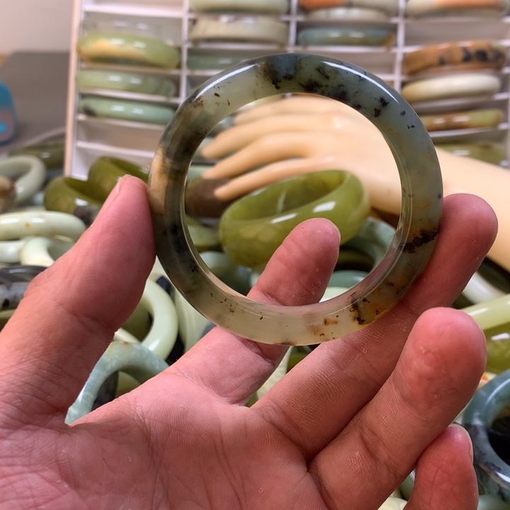 蛇纹石玉手镯未镶嵌宇****生
