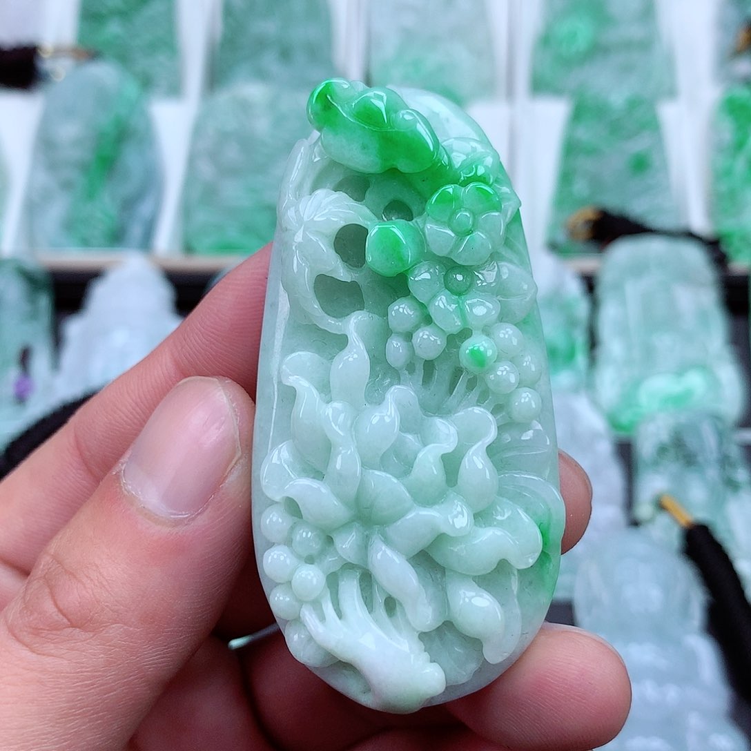 翡翠颈饰未镶嵌翡翠吊坠