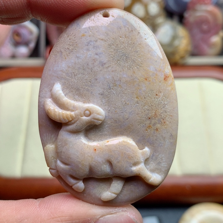 硅化珊瑚（珊瑚玉）颈饰未镶嵌