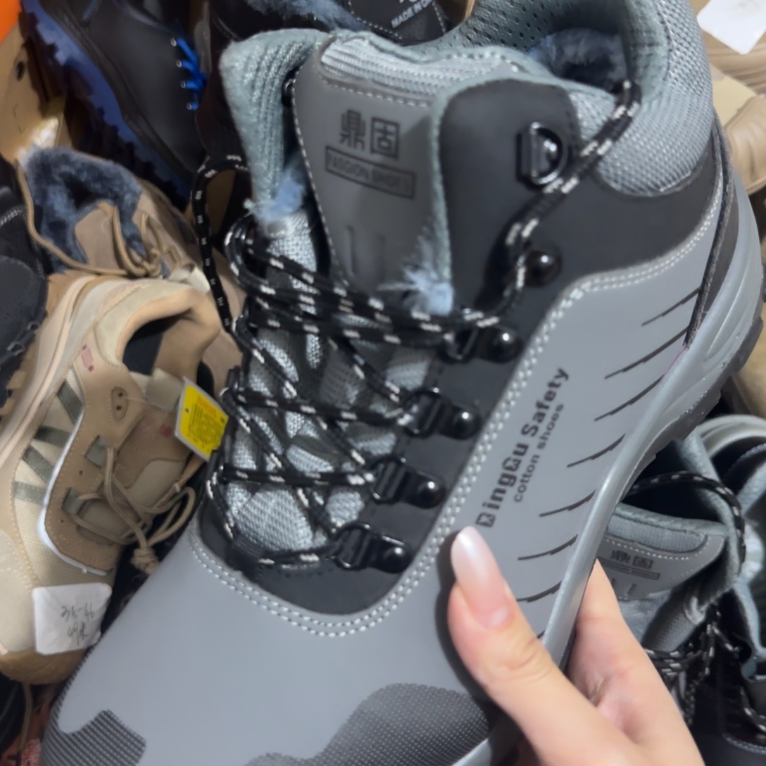 42码灰皮中高帮某固棉鞋
