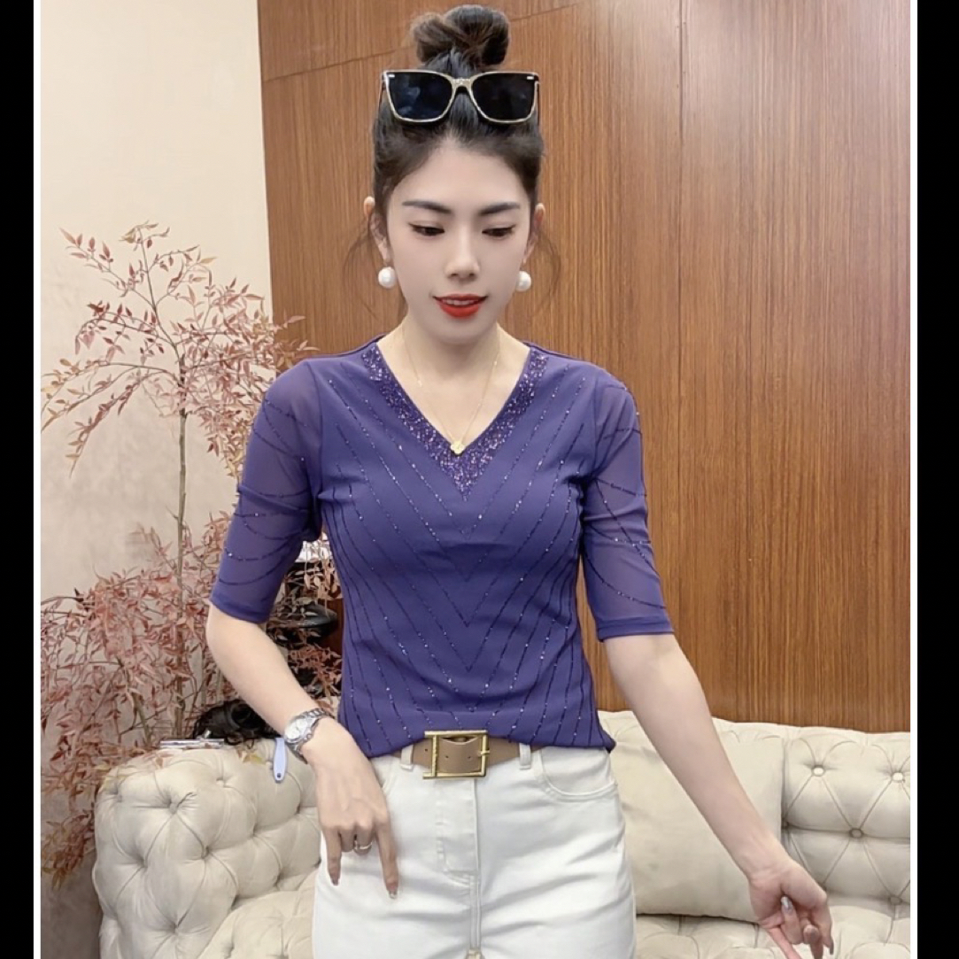 月月家，秋款重工艺女士洋气时尚修身型V领烫钻中袖上衣618711