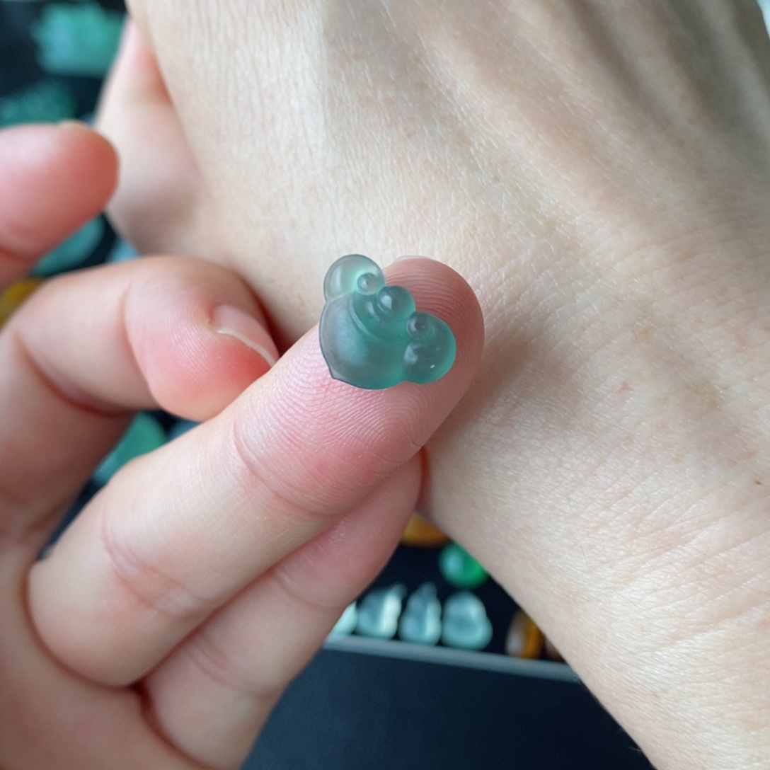 定制翡翠未镶嵌如意锁