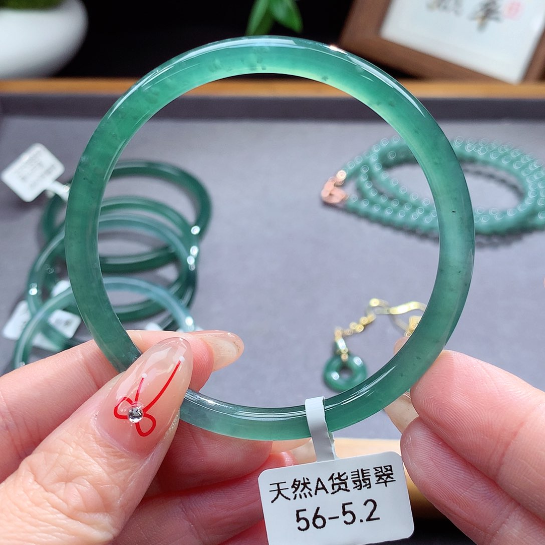 翡翠手镯（圆镯）未镶嵌