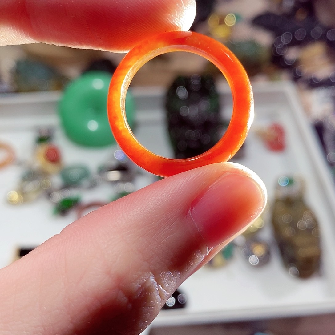 翡翠颈饰未镶嵌翡翠z