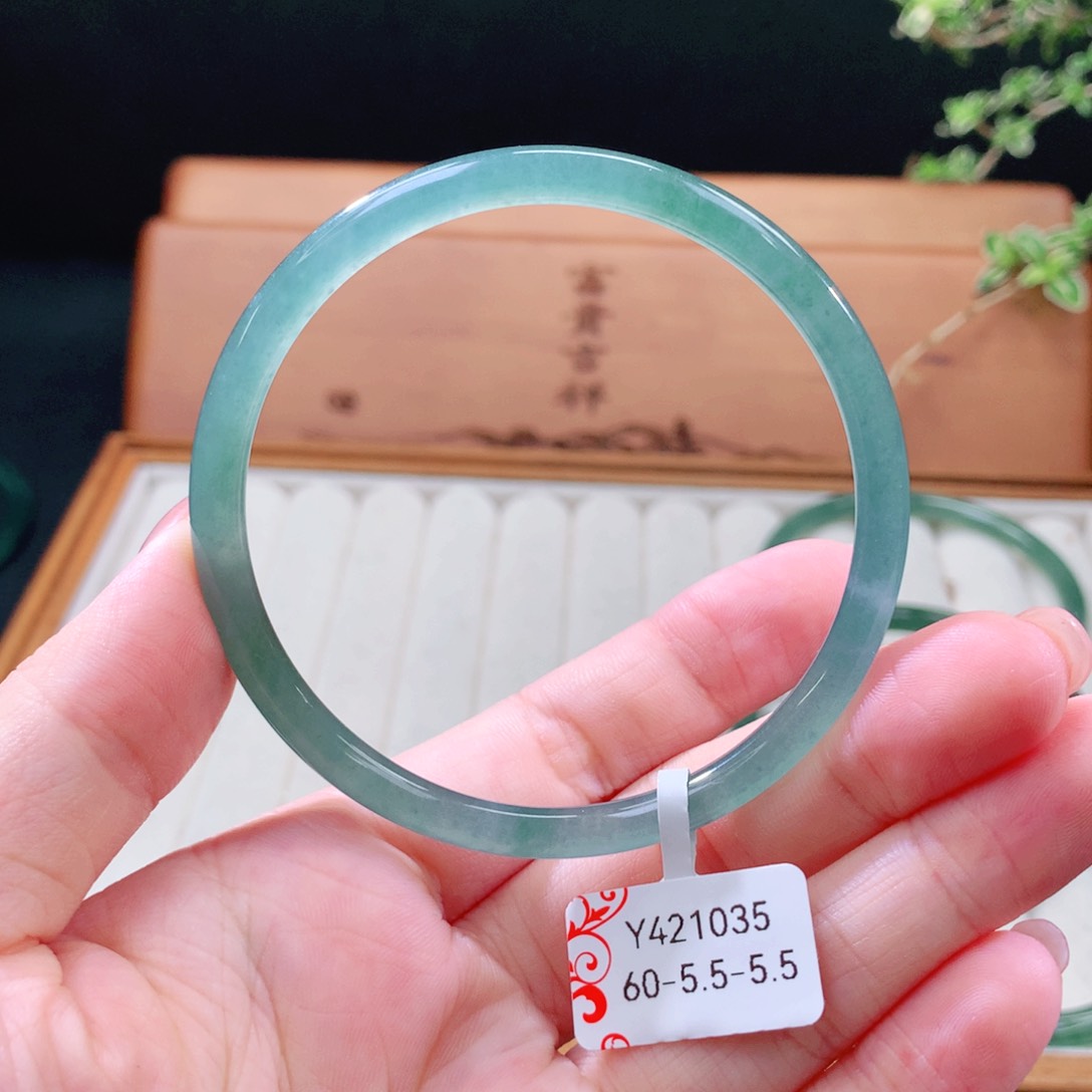 翡翠手镯（圆镯）未镶嵌
