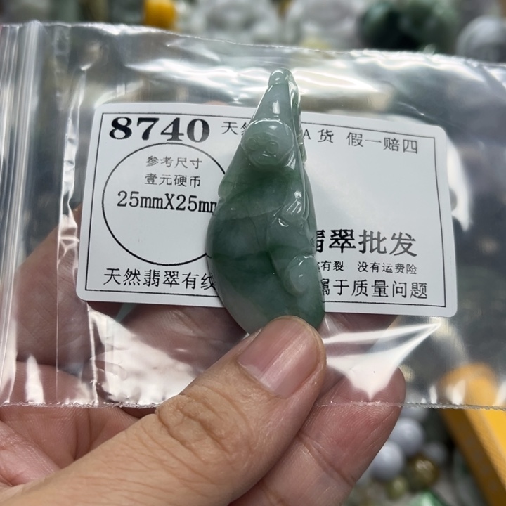 翡翠未镶嵌颈饰8740瑕疵