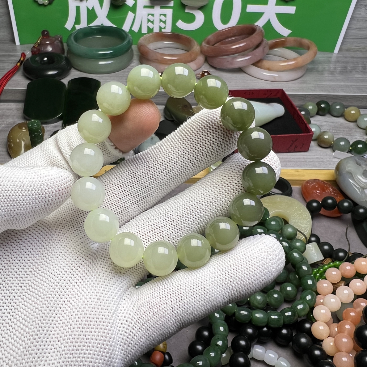 和田玉渐变社手串男女款圆珠