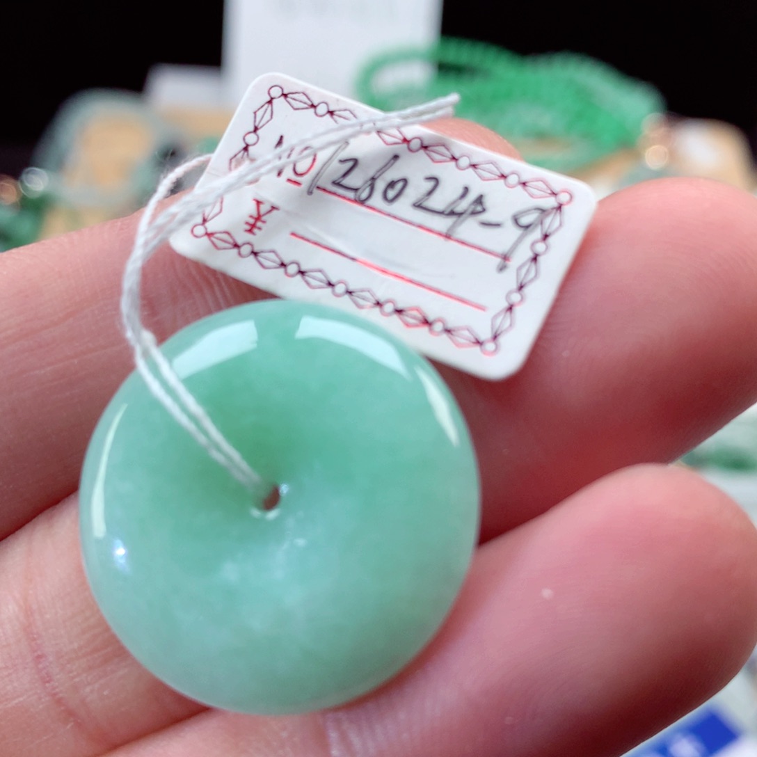 翡翠颈饰未镶嵌翡翠吊坠