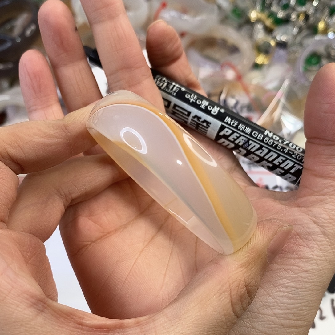 玛瑙/玉髓未镶嵌手镯A275。54.7圈