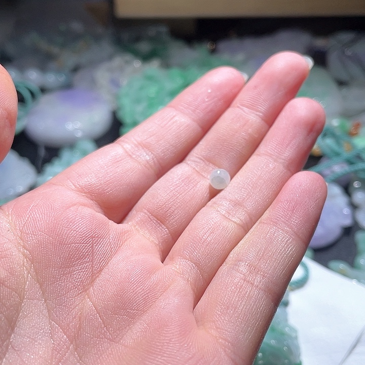 翡翠未镶嵌颈饰?****天