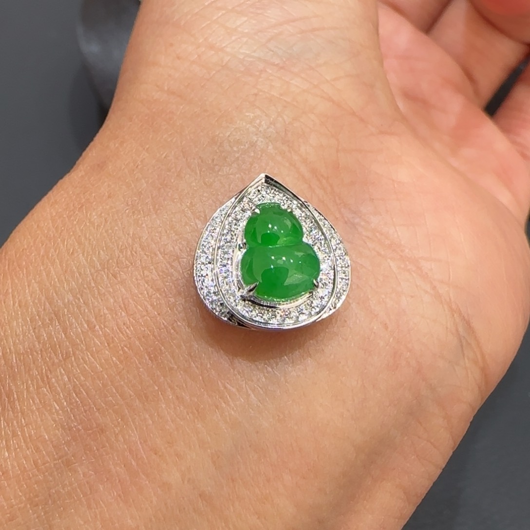 翡翠颈饰18K金镶嵌葫芦