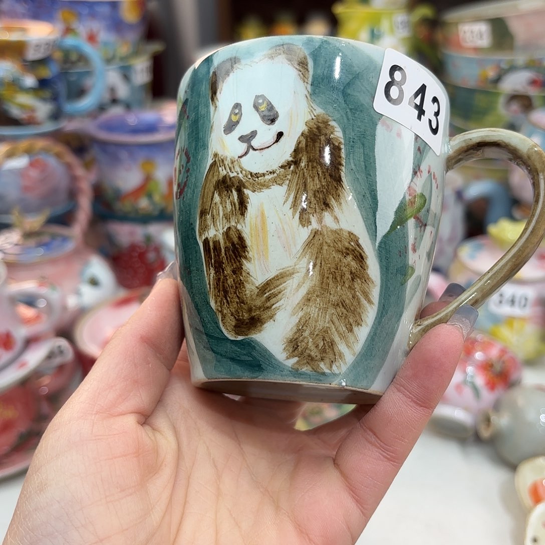 瓷片在干嘛我也在洗头发