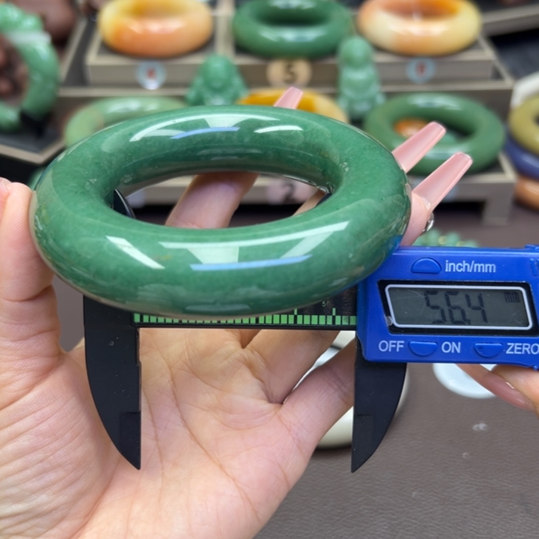 未镶嵌手镯石英岩玉