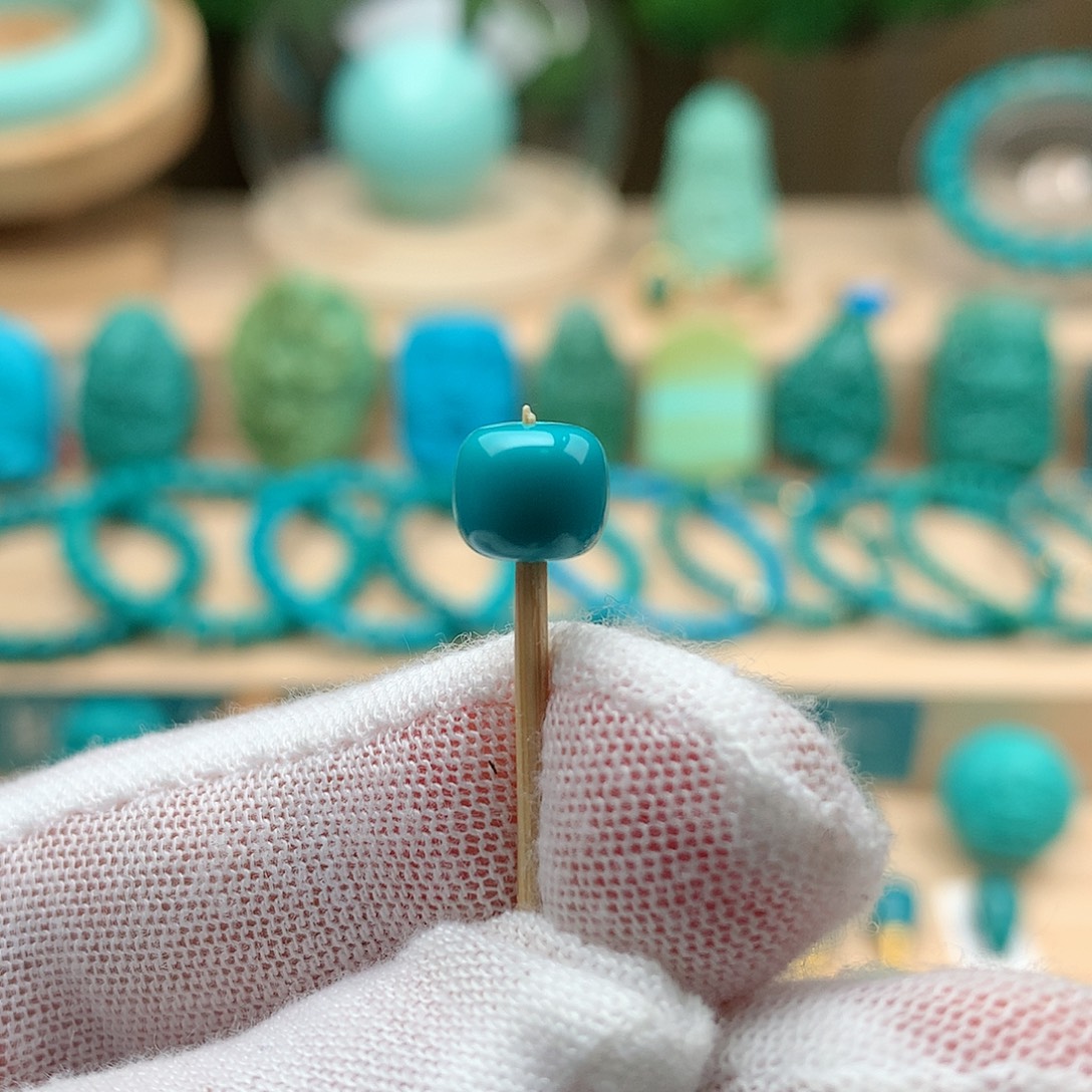 绿松石未镶嵌颈饰