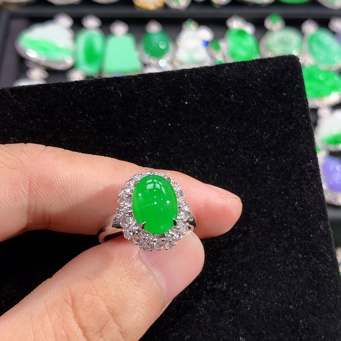 翡翠18K金镶嵌戒指