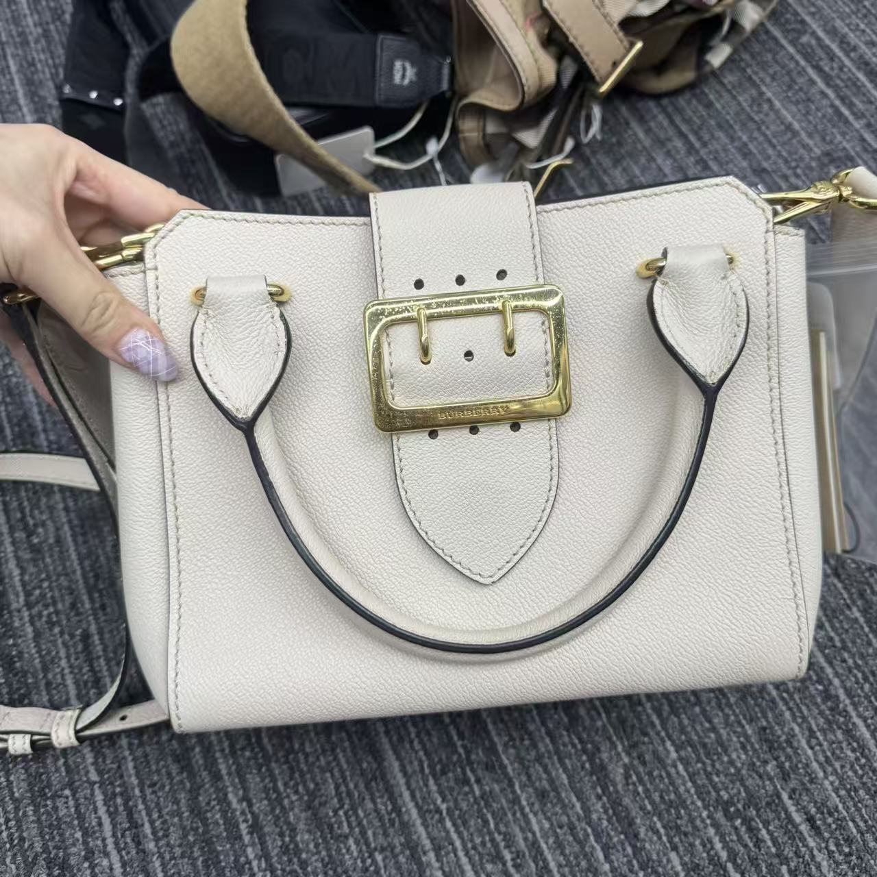 95新 BURBERRY/博柏利 巴宝莉白色扣03014/二奢包包