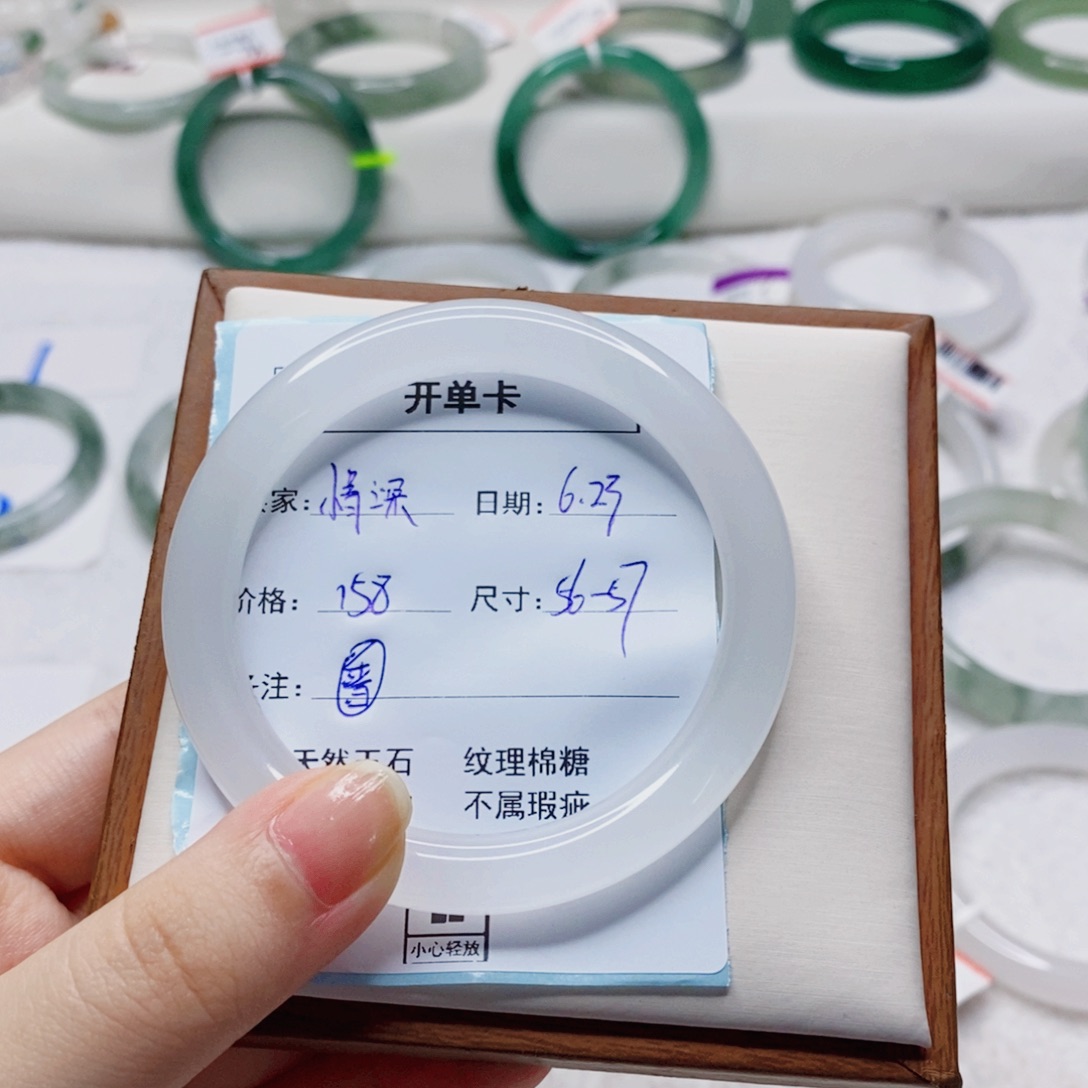 情***酒石英质玉手镯未镶嵌