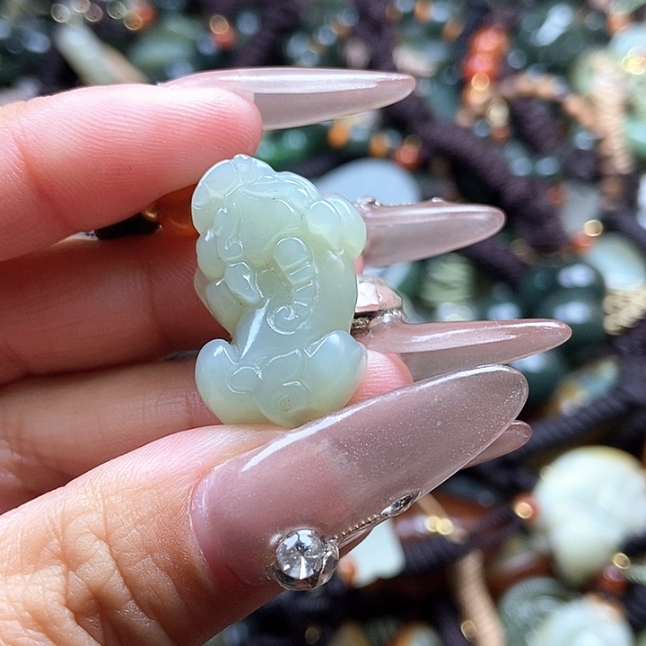 和田玉颈饰足铂镶嵌