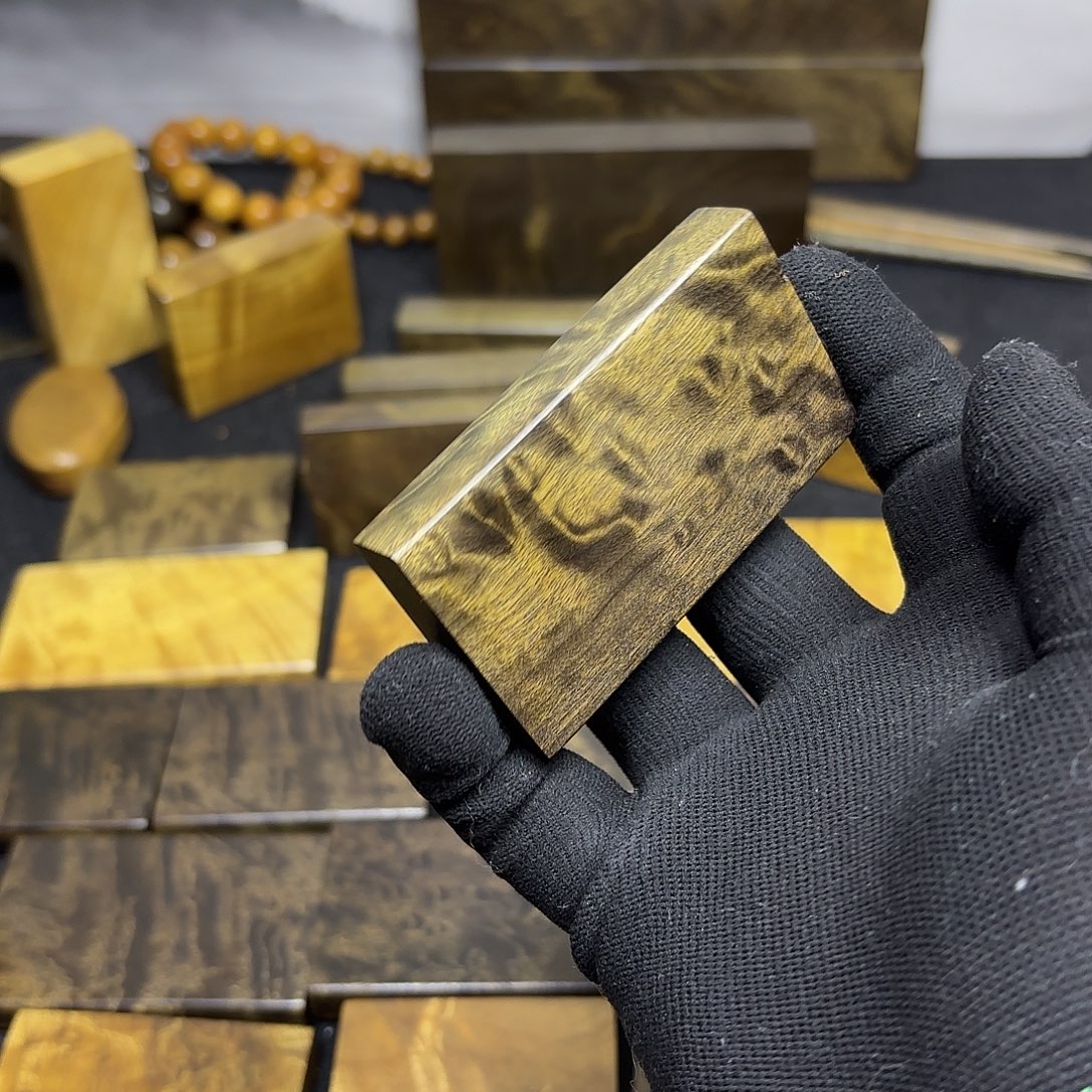 日***天金丝楠一物一拍链接