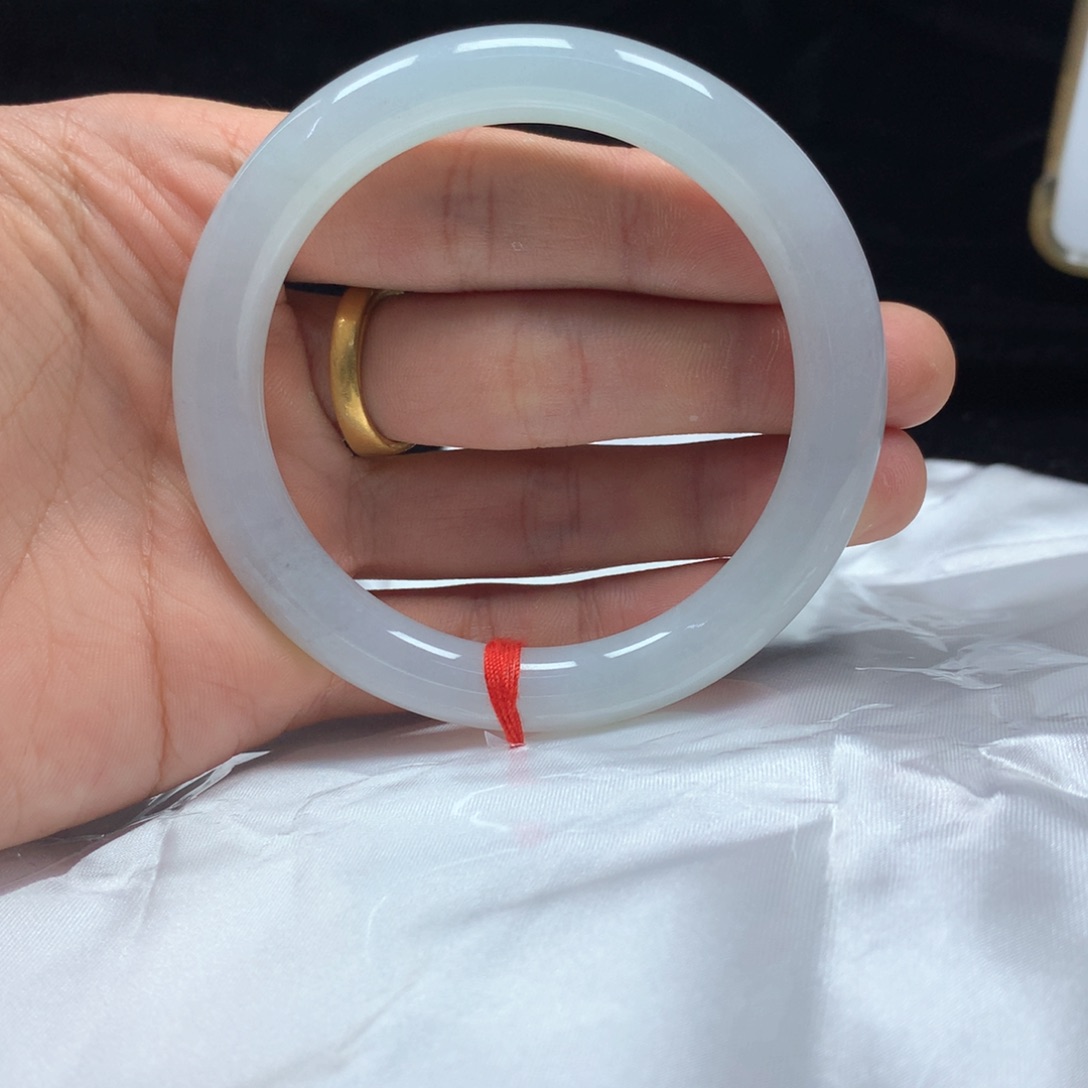 翡翠未镶嵌手镯（圆镯）56.5