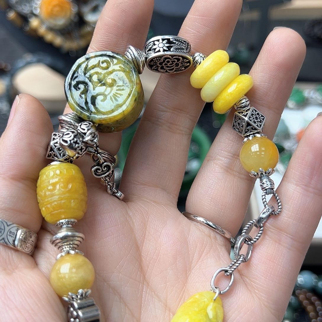 翡翠戒指未镶嵌娅***?