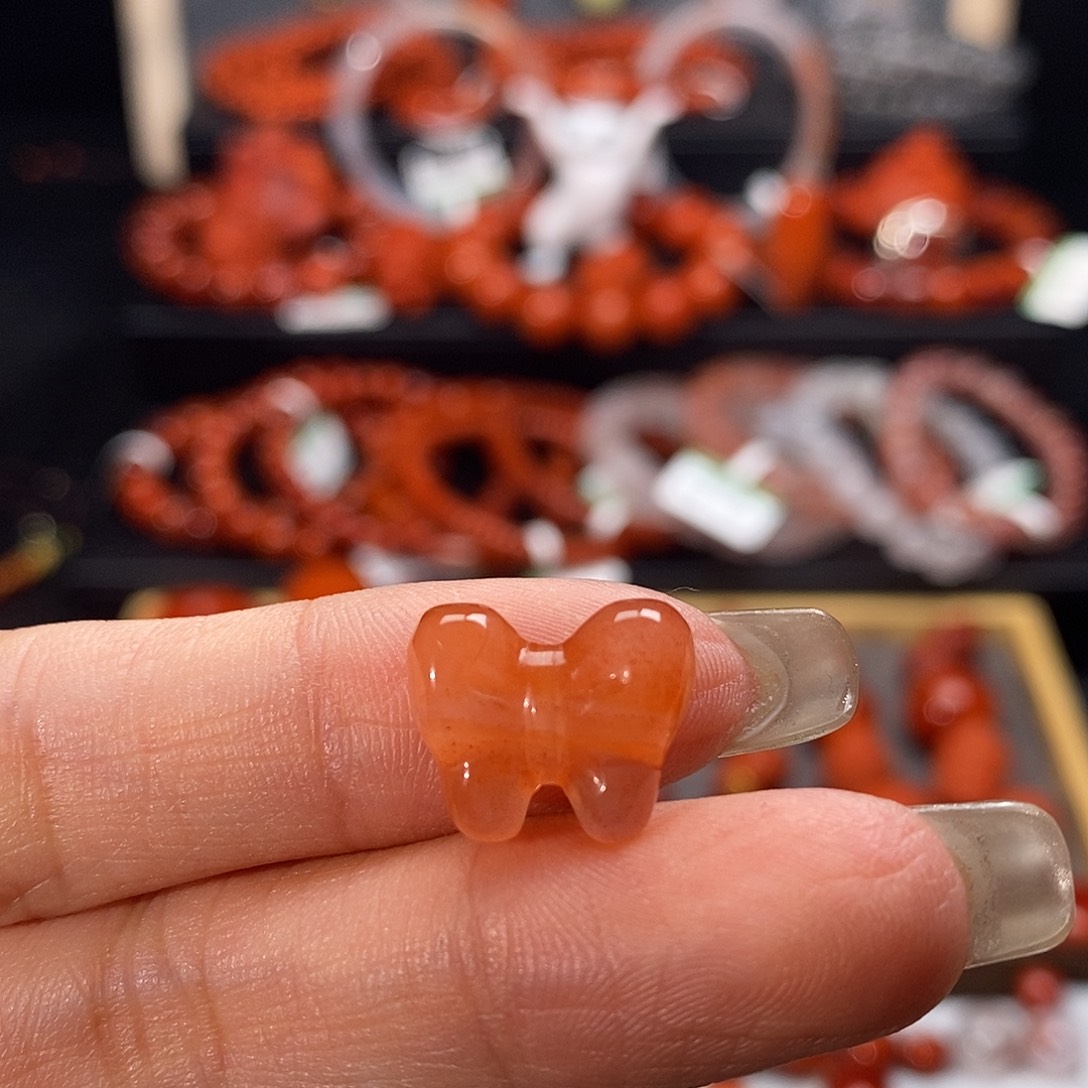 南红玛瑙未镶嵌四川凉山冰飘蝴蝶