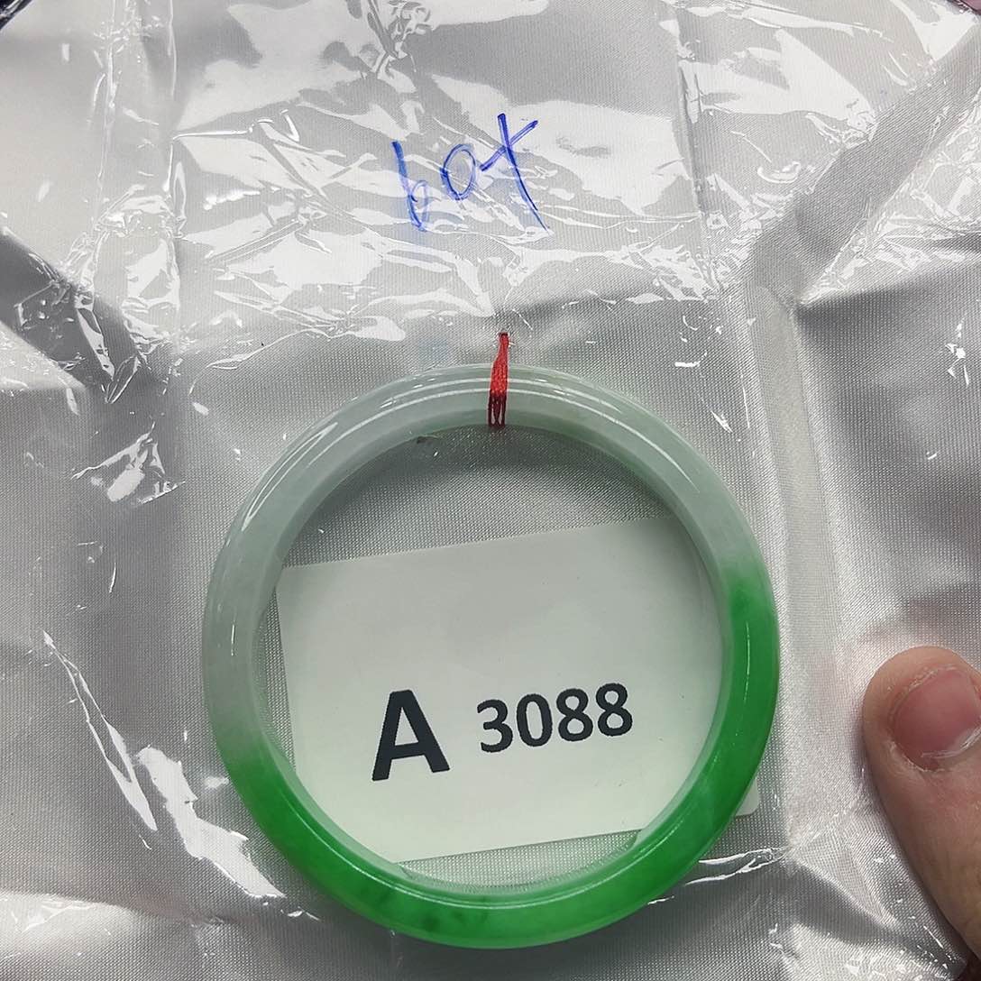 翡翠手镯未镶嵌多样性