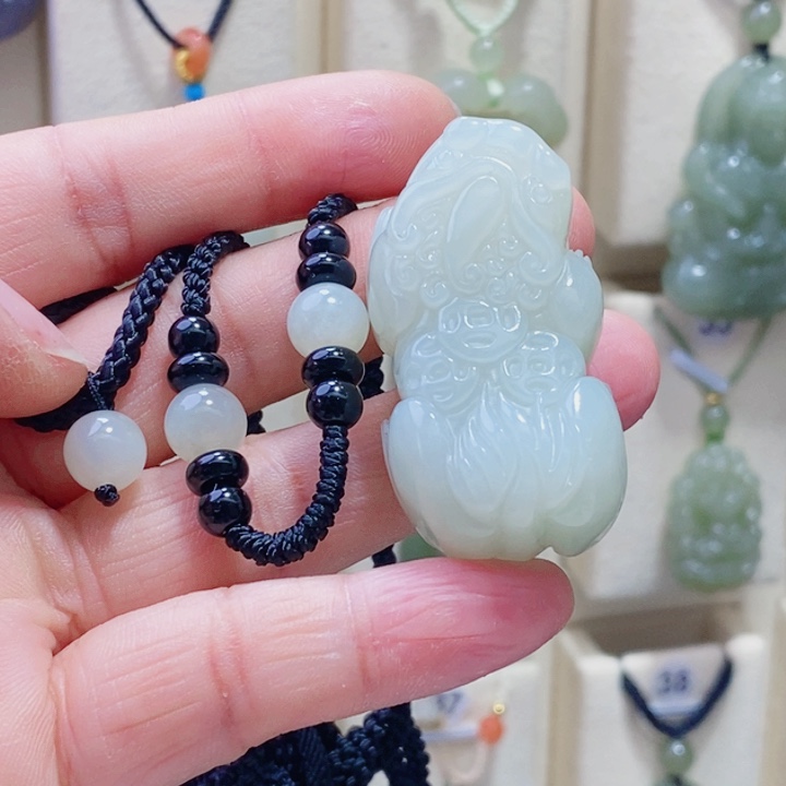 和田玉未镶嵌颈饰