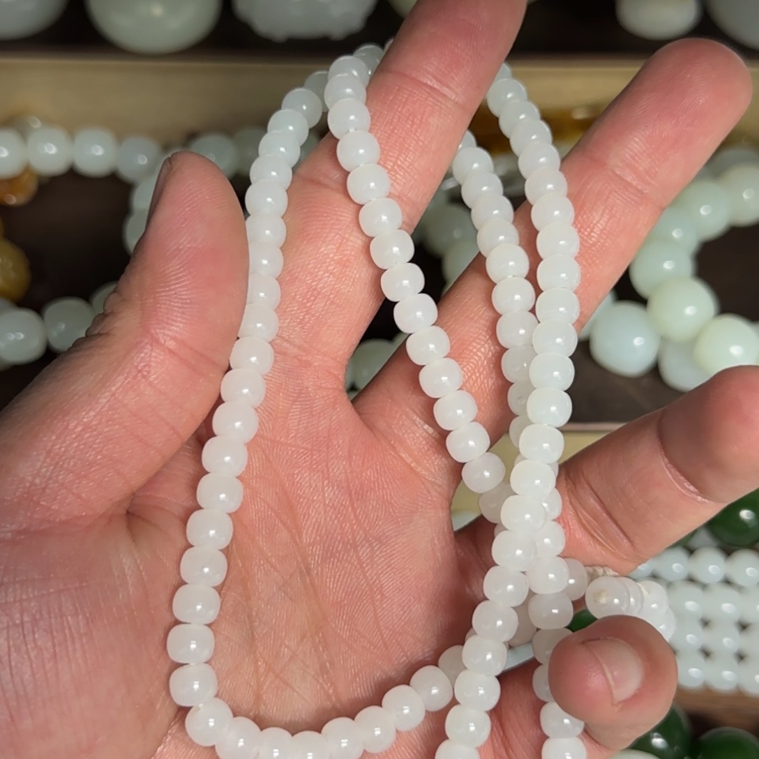 和田玉颈饰未镶嵌