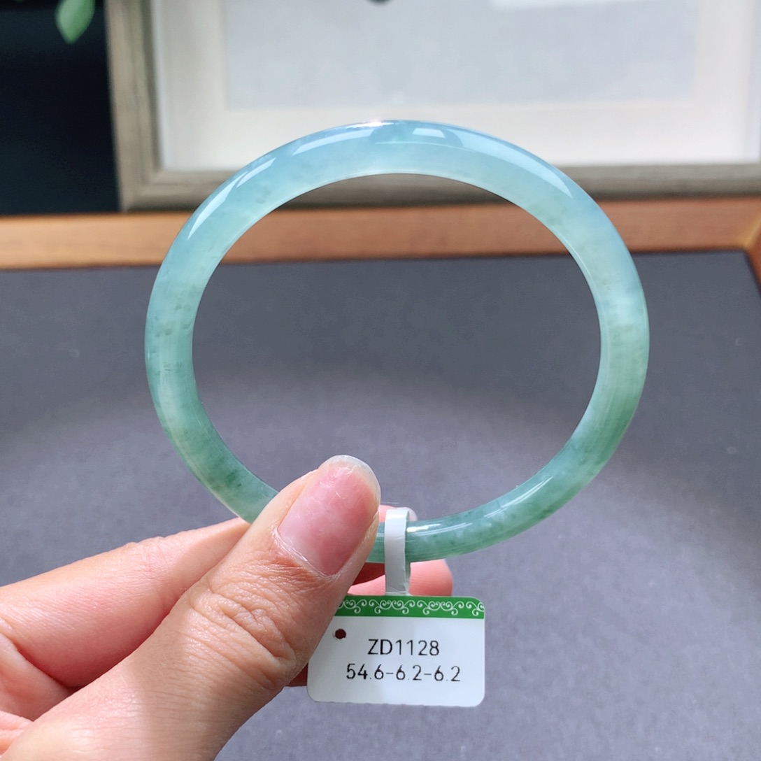 翡翠手镯未镶嵌天然翡翠手镯叮当镯