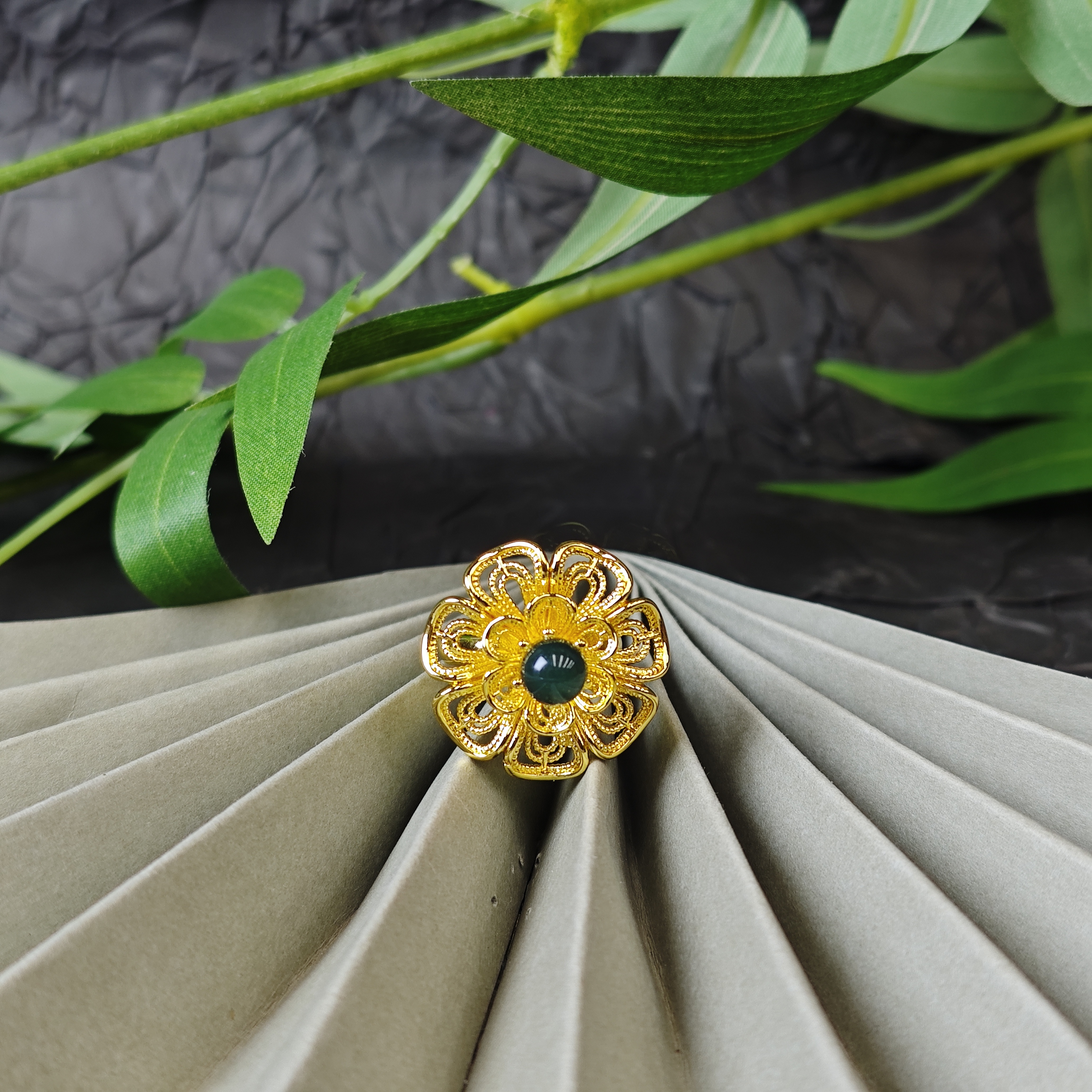 高定珠宝百搭时尚款蓝珀花花戒指-a513