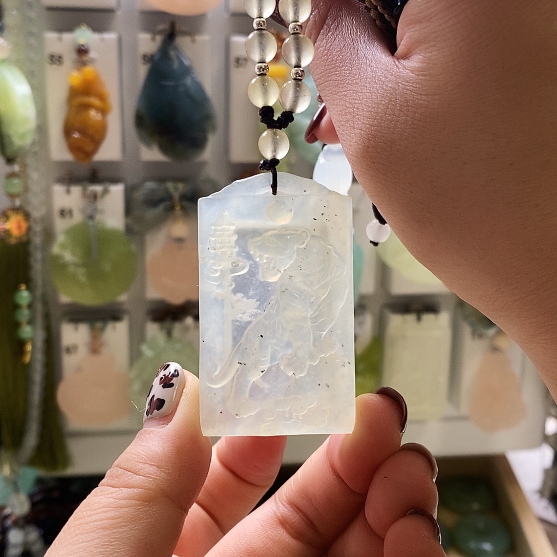 蛇纹石玉未镶嵌颈饰