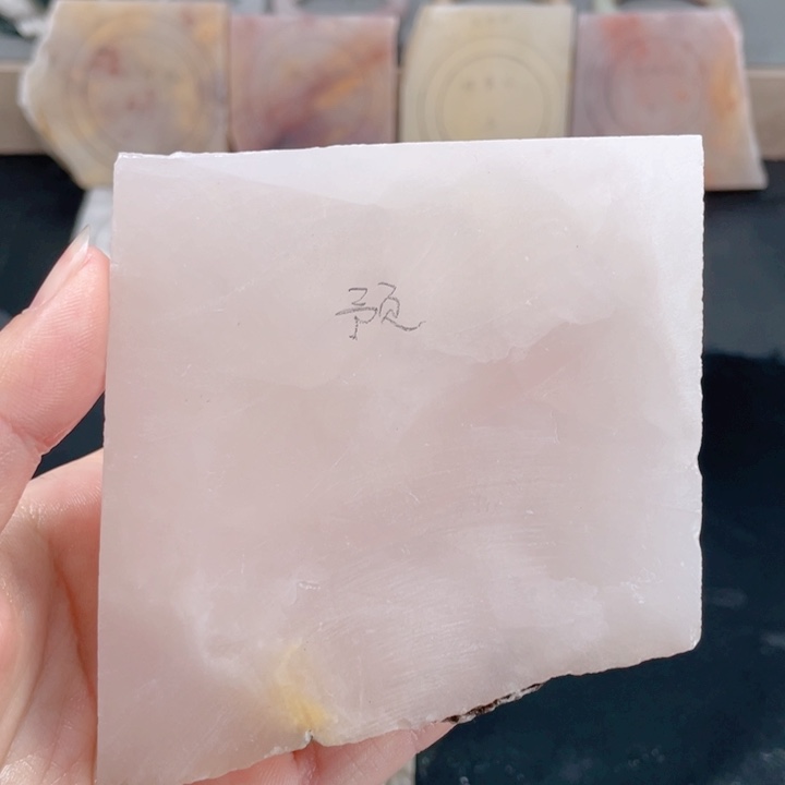 ****娥石英质玉未镶嵌颈饰定制