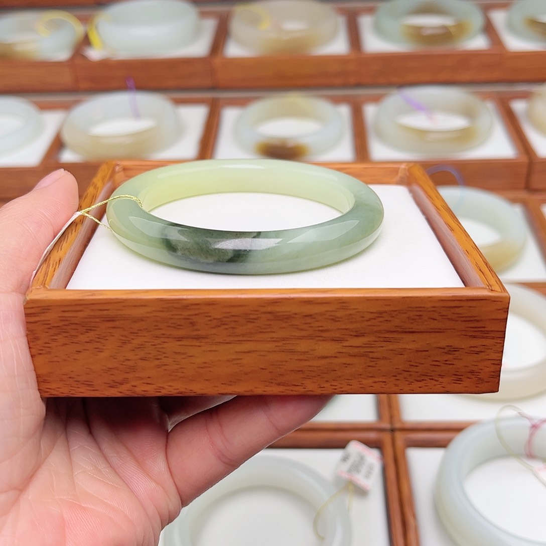 和田玉手镯未镶嵌54.6