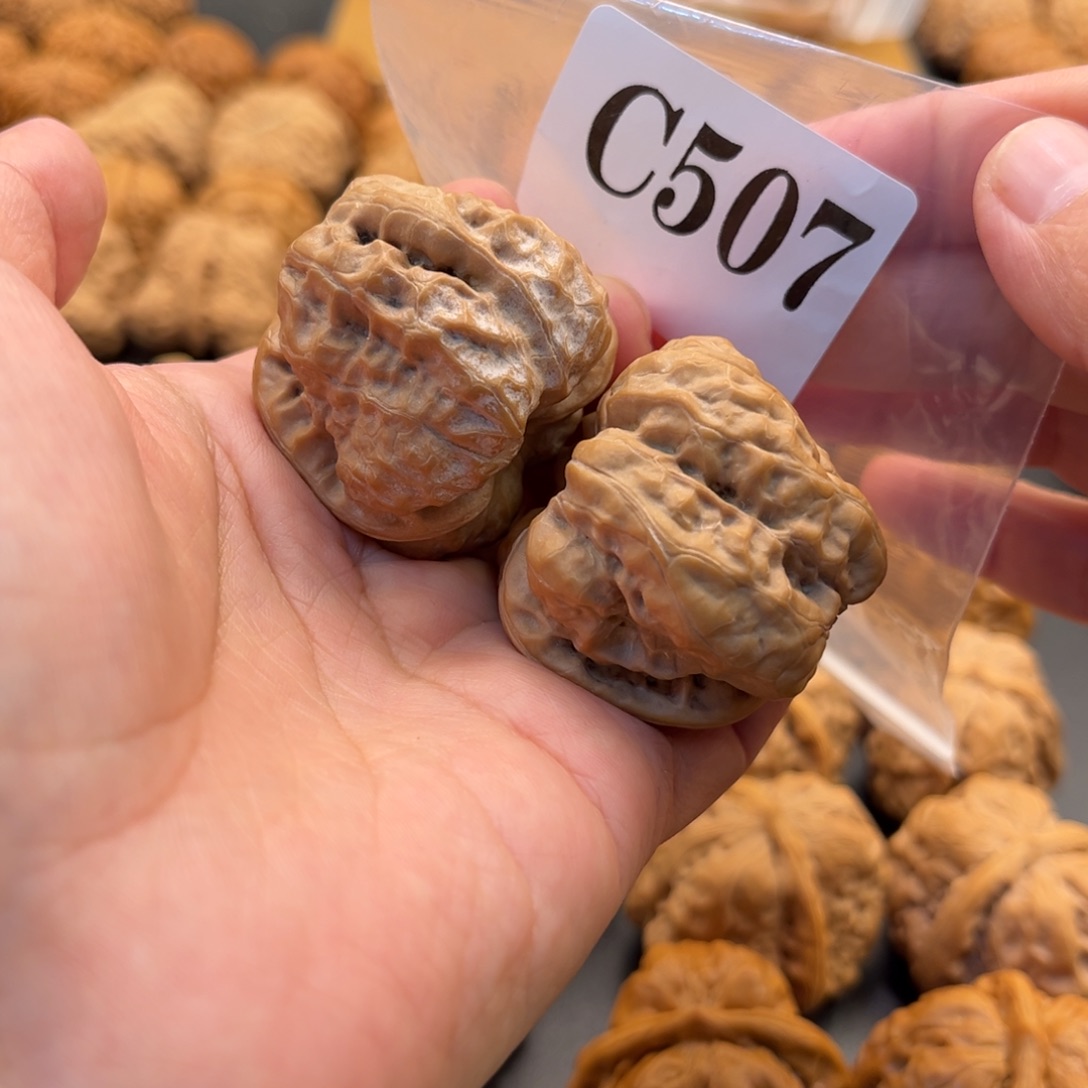 峰***文玩核桃把件蛙蛙精品39度41