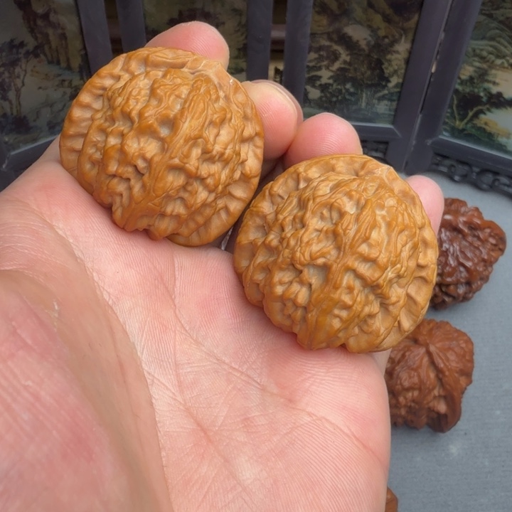 文玩核桃吊坠白狮子38