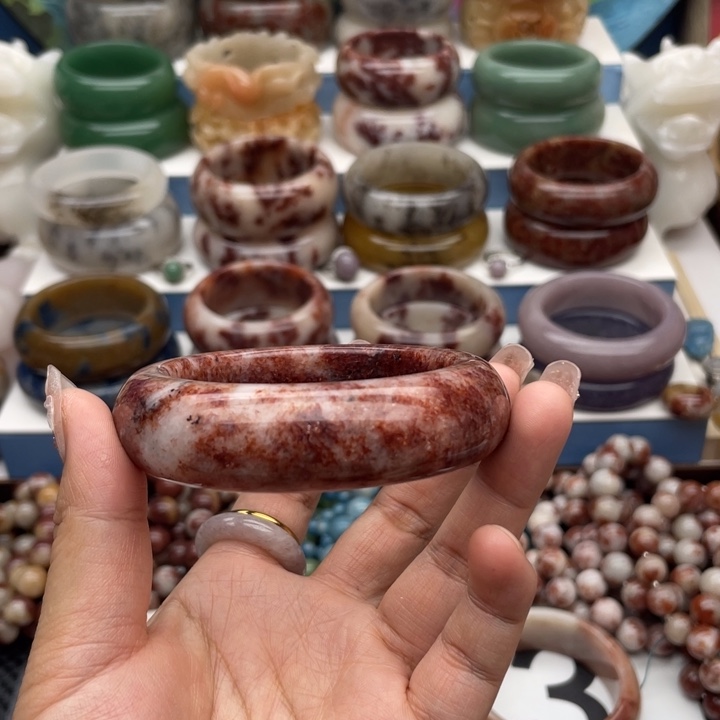 石英质玉（佘太翠）未镶嵌手镯